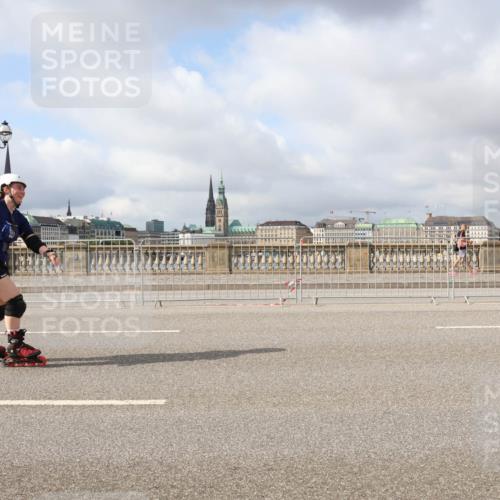 29.06.2025 - hella hamburg halbmarathon Lena Gebhardt http://msf.ph/oto/8332450 29.06.2025 09:08:41 Lombardsbrücke 92 meine-sportfotos.de
