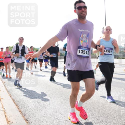 29.06.2025 - hella hamburg halbmarathon Lena Gebhardt http://msf.ph/oto/8332651 29.06.2025 10:00:27 Lombardsbrücke 19, 2086, 12512, 940, 13512, 14567, 12773, 1006, 1019, 1125, 1180, 1239, 1264, 1526, 1544, 1568, 1583, 1611, 1681, 2027, 2086, 2099, 2159, 2236, 2346, 2426, 2447, 2474, 2582, 2584, 2606, 2652, 2677, 2730, 2982, 3042, 3177, 3181, 3319, 3400, 3794, 3861, 3898, 4013, 4231, 4419, 4579, 4594, 4632, 4767, 4796, 4813, 4940, 4945, 5272, 5341, 5643, 5728, 6082, 6084, 6104, 6138, 6220, 6260, 6443, 6462, 6470, 6581, 9553, 9555, 9577, 10599 meine-sportfotos.de