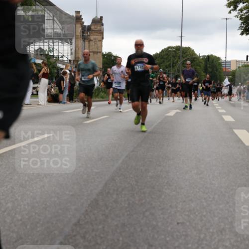 29.06.2025 - hella hamburg halbmarathon Yannick Fuchs http://msf.ph/oto/8332736 29.06.2025 10:51:47 20KM 1611, 2025, 2236, 2606, 2759, 2806, 2883, 2907, 3093, 3141, 3575, 4426, 4467, 4579, 4632, 4833, 5391, 6104, 6281, 6302, 6531, 6595, 7138, 7833, 9450, 9485, 10599, 11645, 13465, 14571, 15217, 15229, 16517, 17405, 17415, 17455, 17543, 18068, 18501, 18508, 18587, 18762, 18891 meine-sportfotos.de