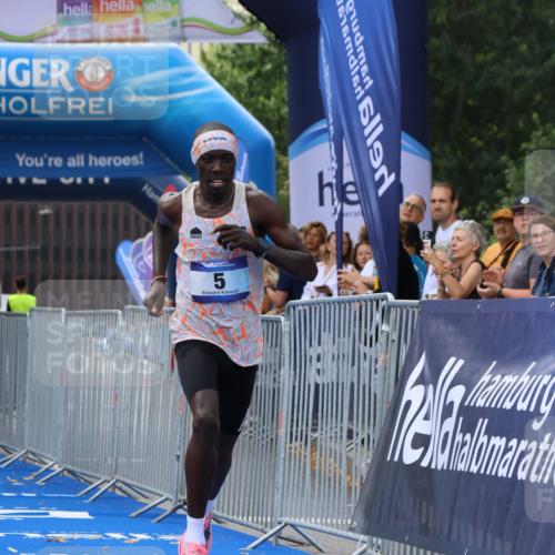 29.06.2025 - hella hamburg halbmarathon Strokosch-Dieckow http://msf.ph/oto/8332757 29.06.2025 10:01:07 Ziel 5 meine-sportfotos.de