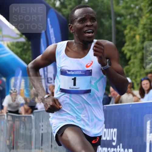 29.06.2025 - hella hamburg halbmarathon Strokosch-Dieckow http://msf.ph/oto/8332790 29.06.2025 10:01:01 Ziel 1, 5 meine-sportfotos.de