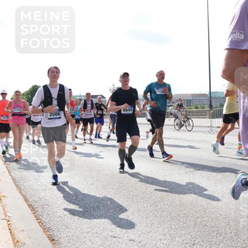 29.06.2025 - hella hamburg halbmarathon Lena Gebhardt http://msf.ph/oto/8332812 29.06.2025 10:00:28 Lombardsbrücke 12512, 171, 15649, 2086, 220, 248, 10797, 4940, 1132, 1, 1006, 1019, 1125, 1180, 1239, 1264, 1526, 1544, 1568, 1583, 1611, 1681, 2027, 2086, 2099, 2159, 2236, 2346, 2426, 2447, 2474, 2582, 2584, 2606, 2652, 2677, 2730, 2982, 3042, 3177, 3181, 3319, 3400, 3794, 3861, 3898, 4013, 4231, 4419, 4579, 4594, 4632, 4767, 4796, 4813, 4940, 4945, 5272, 5341, 5643, 5728, 6082, 6084, 6104, 6138, 6220, 6260, 6443, 6462, 6470, 6581, 9553, 9555, 9577, 10599 meine-sportfotos.de
