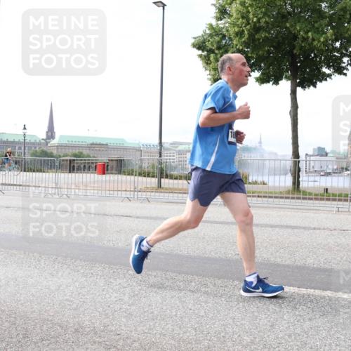 29.06.2025 - hella hamburg halbmarathon Lena Gebhardt http://msf.ph/oto/8332853 29.06.2025 10:13:12 Lombardsbrücke 1007, 1020, 1051, 1747, 1851, 1859, 1939, 2891, 2942, 2961, 3218, 3360, 3728, 3729, 4187, 4532, 5546, 6207, 6489, 7346, 7460, 7873, 7907, 8398, 8405, 8913, 8917, 9141, 9527, 9612, 10067, 10402, 11025, 11720, 12492, 13331, 14404, 15012, 15531, 15922, 16030, 16255, 16323, 16437, 17061, 17474, 17699, 17988, 17994, 18048, 18222, 18320, 18530, 18732 meine-sportfotos.de
