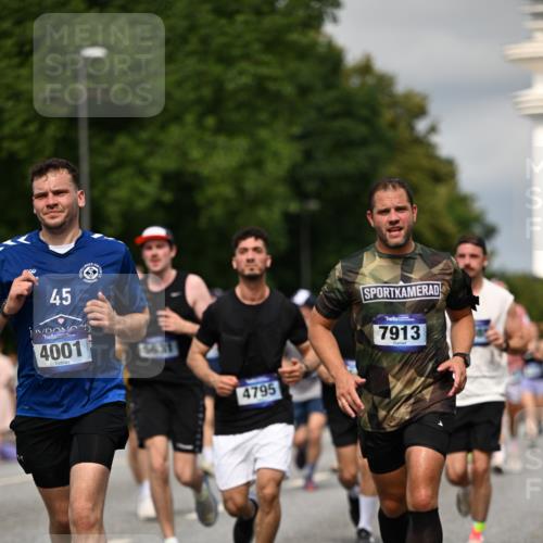 29.06.2025 - hella hamburg halbmarathon Dr. Thomas Lammeyer http://msf.ph/oto/8332953 29.06.2025 10:17:45 Kennedybrücke 1194, 1747, 1939, 2055, 2359, 2721, 2891, 2904, 4001, 4032, 4795, 4962, 5631, 5719, 6207, 7460, 7462, 7913, 8673, 9141, 9612, 9631, 9886, 10442, 10443 meine-sportfotos.de