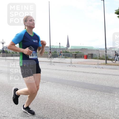 29.06.2025 - hella hamburg halbmarathon Lena Gebhardt http://msf.ph/oto/8332983 29.06.2025 10:13:12 Lombardsbrücke 8732, 1007, 1020, 1051, 1747, 1851, 1859, 1939, 2891, 2942, 2961, 3218, 3360, 3728, 3729, 4187, 4532, 5546, 6207, 6489, 7346, 7460, 7873, 7907, 8398, 8405, 8913, 8917, 9141, 9527, 9612, 10067, 10402, 11025, 11720, 12492, 13331, 14404, 15012, 15531, 15922, 16030, 16255, 16323, 16437, 17061, 17474, 17699, 17988, 17994, 18048, 18222, 18320, 18530, 18732 meine-sportfotos.de