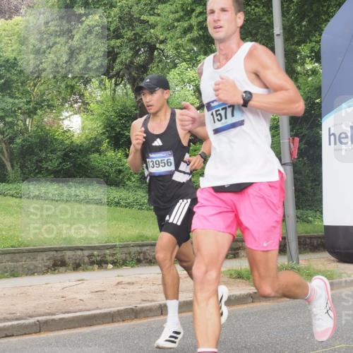 29.06.2025 - hella hamburg halbmarathon KatJ http://msf.ph/oto/8332985 29.06.2025 10:17:32 Zwischen KM18-KM19 1577 meine-sportfotos.de