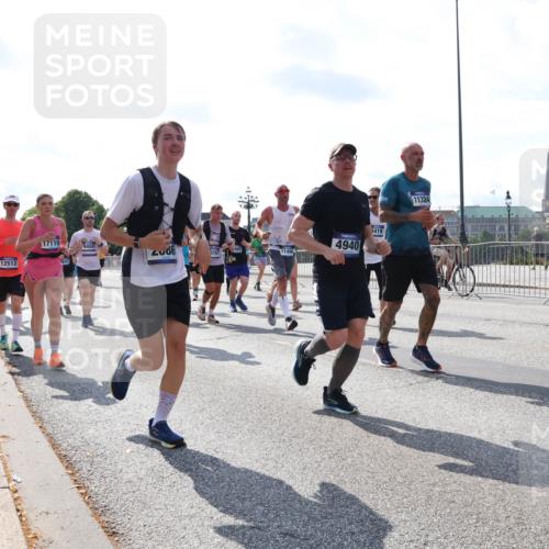 29.06.2025 - hella hamburg halbmarathon Lena Gebhardt http://msf.ph/oto/8332990 29.06.2025 10:00:28 Lombardsbrücke 12512, 5643, 9450, 2086, 669, 1149, 42, 4940, 1419, 11324, 16341, 1006, 1019, 1125, 1180, 1239, 1264, 1526, 1544, 1568, 1583, 1611, 1681, 2027, 2086, 2099, 2159, 2236, 2346, 2426, 2447, 2474, 2582, 2584, 2606, 2652, 2677, 2730, 2982, 3042, 3177, 3181, 3319, 3400, 3794, 3861, 3898, 4013, 4231, 4419, 4579, 4594, 4632, 4767, 4796, 4813, 4940, 4945, 5272, 5341, 5643, 5728, 6082, 6084, 6104, 6138, 6220, 6260, 6443, 6462, 6470, 6581, 9553, 9555, 9577, 10599 meine-sportfotos.de