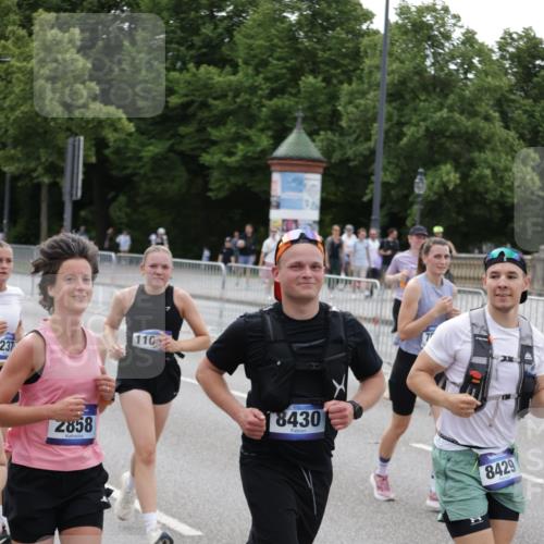 29.06.2025 - hella hamburg halbmarathon Jannik Wohlers http://msf.ph/oto/8333093 29.06.2025 10:40:29 Lombardsbrücke 1075, 1323, 2173, 2299, 2858, 3121, 3306, 3432, 3694, 4044, 4234, 4530, 4774, 4775, 4972, 5753, 6098, 6163, 6289, 6842, 7293, 8053, 8054, 8429, 8430, 9009, 9237, 9437, 9946, 10644, 10940, 11053, 11686, 12191, 12610, 12692, 12699, 13773, 14553, 16028, 16297, 16449, 16450, 17233, 17234, 17267, 17879, 19087 meine-sportfotos.de