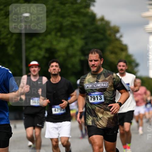 29.06.2025 - hella hamburg halbmarathon Dr. Thomas Lammeyer http://msf.ph/oto/8333114 29.06.2025 10:17:46 Kennedybrücke 1194, 1747, 1939, 2055, 2359, 2721, 2891, 2904, 4001, 4032, 4795, 4962, 5631, 5719, 6207, 7460, 7462, 7913, 8673, 9141, 9612, 9631, 9886, 10442, 10443 meine-sportfotos.de