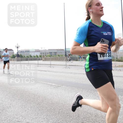 29.06.2025 - hella hamburg halbmarathon Lena Gebhardt http://msf.ph/oto/8333216 29.06.2025 10:13:13 Lombardsbrücke 16437, 17988, 732, 1007, 1020, 1051, 1747, 1851, 1859, 1939, 2942, 2961, 3218, 3360, 3728, 3729, 4187, 4532, 5546, 6207, 6489, 7346, 7446, 7447, 7460, 7873, 8398, 8405, 8913, 8917, 9141, 9527, 9612, 10067, 10402, 11025, 11720, 12492, 13331, 13928, 14404, 15012, 15531, 15922, 16030, 16255, 16323, 16437, 17061, 17474, 17699, 17988, 17994, 18048, 18222, 18320, 18530, 18732 meine-sportfotos.de