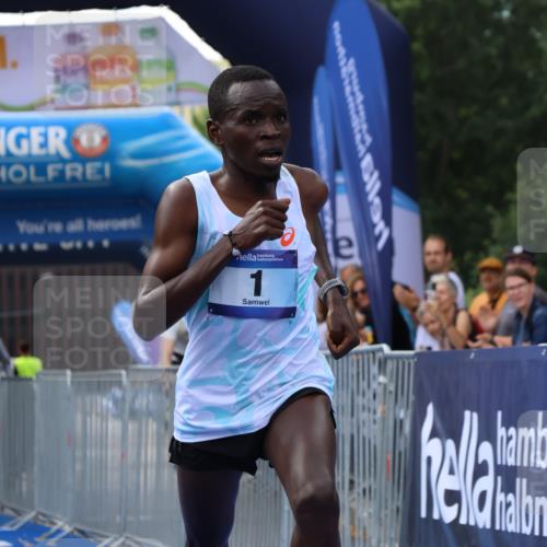 29.06.2025 - hella hamburg halbmarathon Strokosch-Dieckow http://msf.ph/oto/8333284 29.06.2025 10:01:01 Ziel 1, 5 meine-sportfotos.de
