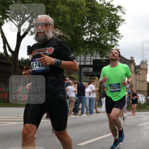 29.06.2025 - hella hamburg halbmarathon Yannick Fuchs http://msf.ph/oto/8333401 29.06.2025 10:51:49 20KM 1611, 2025, 2488, 2606, 2759, 2806, 2840, 2883, 2907, 3093, 3141, 3859, 4426, 4467, 4502, 4579, 4632, 4833, 5926, 6104, 6281, 6302, 6531, 6595, 7138, 7189, 7833, 8585, 9316, 9450, 9485, 10599, 10788, 11645, 13465, 13816, 14571, 15217, 15229, 16517, 16531, 17405, 17415, 17455, 17543, 18068, 18492, 18501, 18508, 18587, 18762, 18891 meine-sportfotos.de