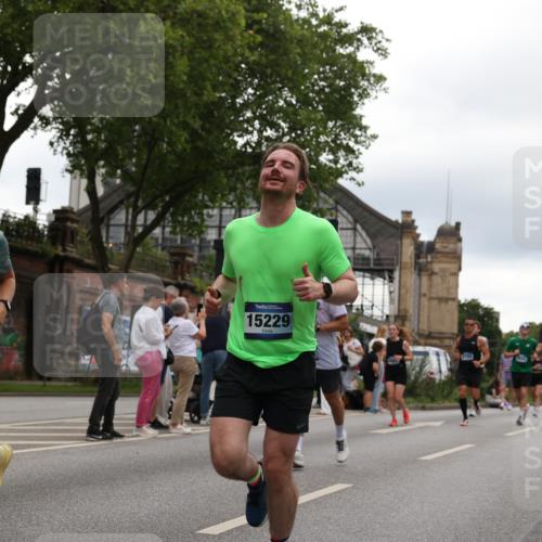 29.06.2025 - hella hamburg halbmarathon Yannick Fuchs http://msf.ph/oto/8333414 29.06.2025 10:51:49 20KM 1611, 2025, 2488, 2606, 2759, 2806, 2840, 2883, 2907, 3093, 3141, 3859, 4426, 4467, 4502, 4579, 4632, 4833, 5926, 6104, 6281, 6302, 6531, 6595, 7138, 7189, 7833, 8585, 9316, 9450, 9485, 10599, 10788, 11645, 13465, 13816, 14571, 15217, 15229, 16517, 16531, 17405, 17415, 17455, 17543, 18068, 18492, 18501, 18508, 18587, 18762, 18891 meine-sportfotos.de