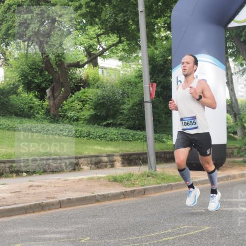 29.06.2025 - hella hamburg halbmarathon KatJ http://msf.ph/oto/8333426 29.06.2025 10:17:34 Zwischen KM18-KM19 1577 meine-sportfotos.de