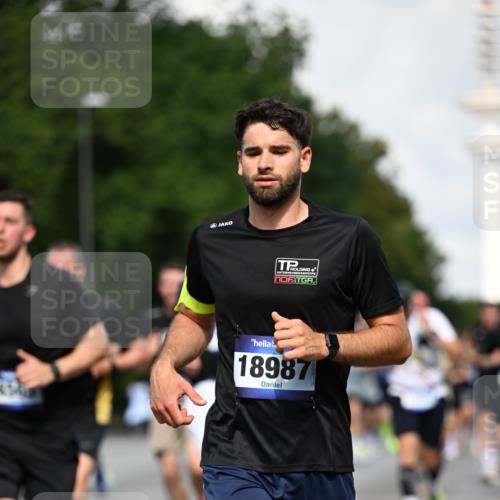 29.06.2025 - hella hamburg halbmarathon Dr. Thomas Lammeyer http://msf.ph/oto/8333438 29.06.2025 09:55:52 Kennedybrücke 1057, 1139, 1169, 1569, 1604, 1763, 3305, 3618, 4565, 4871, 4915, 5007, 5011, 5047, 5231, 5336, 5690, 6373, 6700, 6711, 7185, 7710, 8564, 8852, 9444, 9547, 10493, 10691, 11062 meine-sportfotos.de