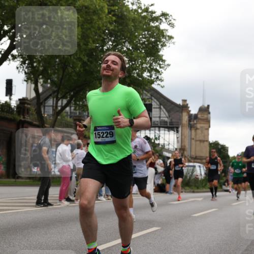 29.06.2025 - hella hamburg halbmarathon Yannick Fuchs http://msf.ph/oto/8333450 29.06.2025 10:51:50 20KM 1611, 2025, 2488, 2606, 2759, 2806, 2840, 2883, 2907, 3093, 3141, 3859, 4426, 4467, 4502, 4579, 4632, 4833, 5341, 5926, 6104, 6281, 6302, 6531, 6595, 7138, 7189, 7833, 8322, 8585, 9316, 9485, 10599, 10788, 11645, 13465, 13816, 14571, 15217, 15229, 16517, 16531, 17405, 17415, 17455, 17543, 18068, 18180, 18492, 18501, 18587, 18762, 18891 meine-sportfotos.de