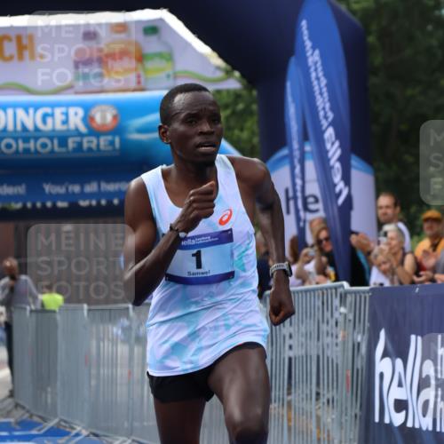 29.06.2025 - hella hamburg halbmarathon Strokosch-Dieckow http://msf.ph/oto/8333484 29.06.2025 10:01:01 Ziel 1, 5 meine-sportfotos.de
