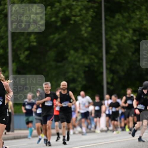 29.06.2025 - hella hamburg halbmarathon Dr. Thomas Lammeyer http://msf.ph/oto/8333490 29.06.2025 10:39:50 Kennedybrücke 2198, 2412, 2787, 2827, 3170, 3828, 3958, 4333, 4413, 4696, 4703, 4965, 5147, 6029, 6189, 6365, 6397, 6471, 6867, 8249, 8296, 8567, 9470, 9803, 9819, 10360, 10565, 10652, 11233, 11359 meine-sportfotos.de