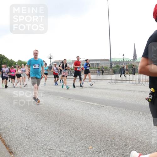29.06.2025 - hella hamburg halbmarathon Lena Gebhardt http://msf.ph/oto/8333527 29.06.2025 10:47:35 Lombardsbrücke 14197, 15413, 9018, 1444, 1045, 1246, 1434, 1463, 1523, 1618, 1639, 1704, 1926, 2148, 2407, 2491, 2537, 2545, 2704, 2790, 2882, 2994, 3049, 3339, 4037, 4184, 4325, 4423, 4483, 4806, 4895, 4974, 4975, 5621, 5622, 5895, 6255, 6256, 6879, 6995, 7403, 7427, 7430, 7431, 7630, 7631, 7970, 8105, 8131, 8270, 8310, 8550, 8706, 8915, 8953, 9018, 9687, 9696, 9697, 10658, 10991, 11351, 11458, 11730, 11738, 11802, 11909, 12431 meine-sportfotos.de