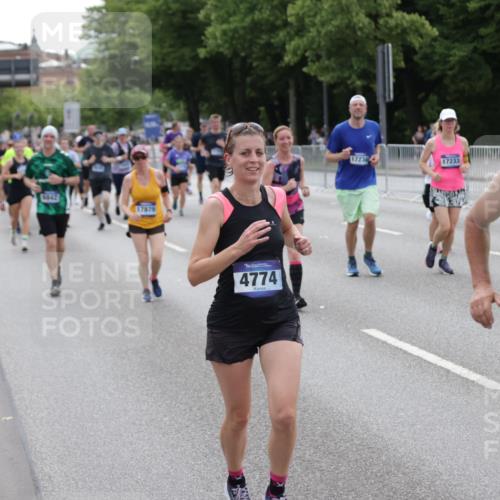 29.06.2025 - hella hamburg halbmarathon Jannik Wohlers http://msf.ph/oto/8333543 29.06.2025 10:40:33 Lombardsbrücke 1075, 1317, 2299, 2858, 3121, 3432, 3694, 4234, 4530, 4638, 4774, 4775, 5086, 5549, 5753, 6098, 6289, 6842, 7293, 7829, 8053, 8054, 8429, 8430, 8769, 9009, 9237, 9437, 10269, 10644, 11053, 11686, 11759, 12191, 12610, 12692, 12699, 14553, 14776, 16028, 16297, 16449, 16450, 16802, 17233, 17234, 17872, 17879, 18142, 18844, 19087 meine-sportfotos.de