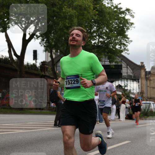 29.06.2025 - hella hamburg halbmarathon Yannick Fuchs http://msf.ph/oto/8333592 29.06.2025 10:51:50 20KM 1611, 2025, 2488, 2606, 2759, 2806, 2840, 2883, 2907, 3093, 3141, 3859, 4426, 4467, 4502, 4579, 4632, 4833, 5341, 5926, 6104, 6281, 6302, 6531, 6595, 7138, 7189, 7833, 8322, 8585, 9316, 9485, 10599, 10788, 11645, 13465, 13816, 14571, 15217, 15229, 16517, 16531, 17405, 17415, 17455, 17543, 18068, 18180, 18492, 18501, 18587, 18762, 18891 meine-sportfotos.de