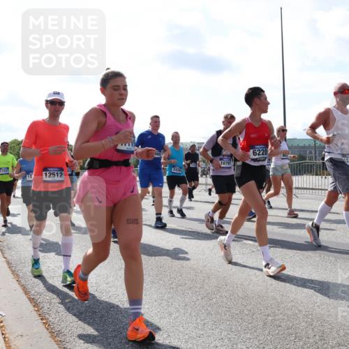29.06.2025 - hella hamburg halbmarathon Lena Gebhardt http://msf.ph/oto/8333594 29.06.2025 10:00:29 Lombardsbrücke 11527, 18, 12512, 960, 2426, 10797, 6220, 44, 1006, 1019, 1125, 1180, 1239, 1264, 1526, 1544, 1568, 1583, 1611, 1681, 2027, 2086, 2099, 2159, 2236, 2346, 2426, 2447, 2474, 2582, 2584, 2606, 2652, 2730, 2982, 3042, 3141, 3177, 3181, 3319, 3400, 3794, 3861, 3898, 4013, 4231, 4419, 4579, 4594, 4632, 4767, 4796, 4813, 4940, 4945, 5272, 5341, 5643, 5728, 6082, 6084, 6104, 6138, 6220, 6260, 6443, 6470, 6581, 8478, 9553, 9555, 9577, 10599 meine-sportfotos.de