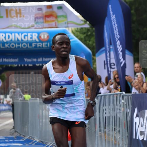 29.06.2025 - hella hamburg halbmarathon Strokosch-Dieckow http://msf.ph/oto/8333600 29.06.2025 10:01:01 Ziel 1, 5 meine-sportfotos.de