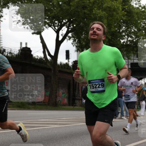 29.06.2025 - hella hamburg halbmarathon Yannick Fuchs http://msf.ph/oto/8333649 29.06.2025 10:51:50 20KM 1611, 2025, 2488, 2606, 2759, 2806, 2840, 2883, 2907, 3093, 3141, 3859, 4426, 4467, 4502, 4579, 4632, 4833, 5341, 5926, 6104, 6281, 6302, 6531, 6595, 7138, 7189, 7833, 8322, 8585, 9316, 9485, 10599, 10788, 11645, 13465, 13816, 14571, 15217, 15229, 16517, 16531, 17405, 17415, 17455, 17543, 18068, 18180, 18492, 18501, 18587, 18762, 18891 meine-sportfotos.de