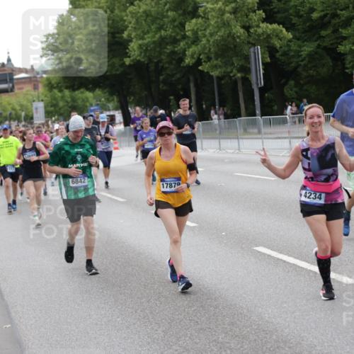 29.06.2025 - hella hamburg halbmarathon Jannik Wohlers http://msf.ph/oto/8333690 29.06.2025 10:40:35 Lombardsbrücke 1317, 2299, 2858, 3694, 4234, 4530, 4638, 4774, 4775, 5086, 5225, 5549, 5753, 6098, 6289, 6474, 6842, 7293, 7661, 7829, 8429, 8430, 8769, 9009, 9237, 9437, 9962, 10269, 10407, 10644, 10835, 11053, 11686, 11759, 12191, 12610, 13778, 13848, 14553, 14776, 15953, 16028, 16297, 16449, 16450, 16454, 16802, 16981, 17233, 17234, 17872, 17879, 18142, 18494, 18580, 18844, 19087 meine-sportfotos.de
