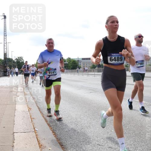 29.06.2025 - hella hamburg halbmarathon Lena Gebhardt http://msf.ph/oto/8333754 29.06.2025 10:13:15 Lombardsbrücke 9141, 6489, 17988, 1007, 1020, 1051, 1747, 1859, 2942, 2961, 3218, 3360, 3728, 3729, 4187, 4532, 4950, 5546, 6207, 6489, 6724, 7346, 7446, 7447, 7460, 7873, 8398, 8405, 8913, 9141, 9527, 9612, 10067, 10402, 11025, 11720, 12492, 13331, 13928, 14404, 15531, 15922, 16030, 16255, 16323, 16437, 17061, 17474, 17699, 17988, 18048, 18222, 18320, 18530, 18732 meine-sportfotos.de