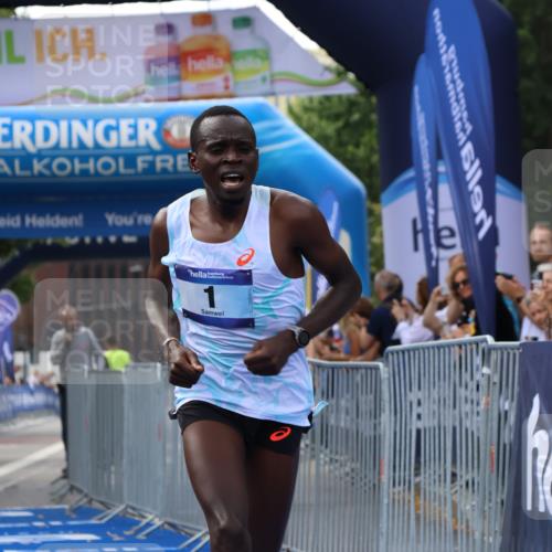 29.06.2025 - hella hamburg halbmarathon Strokosch-Dieckow http://msf.ph/oto/8333795 29.06.2025 10:01:00 Ziel 1, 5 meine-sportfotos.de