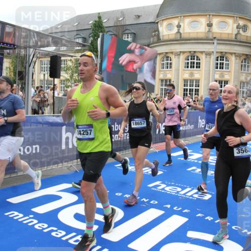 29.06.2025 - hella hamburg halbmarathon Michael Strokosch http://msf.ph/oto/8333863 29.06.2025 10:50:12 Ziel 1119, 1216, 1507, 3296, 3562, 7176, 8313, 9031, 9303, 9965, 10371, 11607, 12203, 12235, 13282, 14257, 18228, 18657, 18658 meine-sportfotos.de