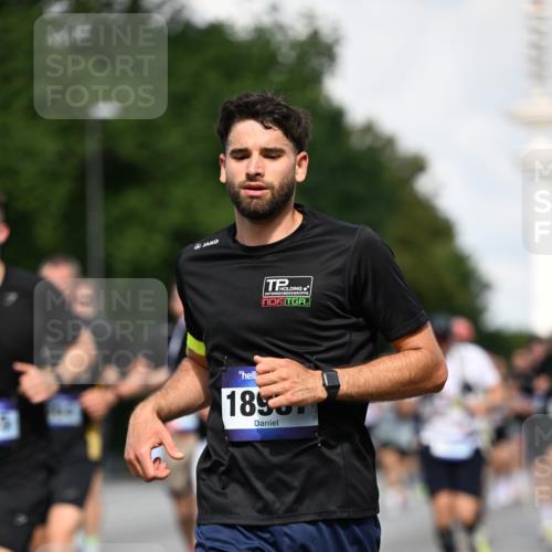 29.06.2025 - hella hamburg halbmarathon Dr. Thomas Lammeyer http://msf.ph/oto/8333875 29.06.2025 09:55:53 Kennedybrücke 1057, 1139, 1169, 1512, 1569, 1604, 1763, 3305, 3618, 4565, 4871, 4915, 5007, 5011, 5047, 5231, 5336, 5690, 6373, 6700, 6711, 7185, 7710, 8564, 8852, 9444, 9547, 10493, 10691, 10741, 11062 meine-sportfotos.de