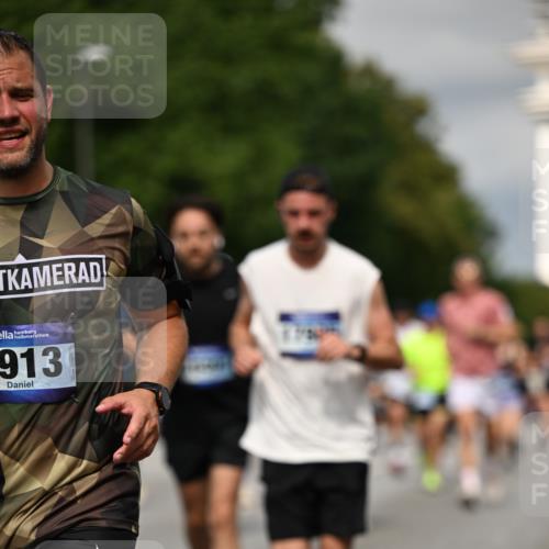 29.06.2025 - hella hamburg halbmarathon Dr. Thomas Lammeyer http://msf.ph/oto/8333880 29.06.2025 10:17:48 Kennedybrücke 1194, 1747, 1939, 2359, 2721, 2891, 2904, 4001, 4032, 4795, 4962, 5631, 5719, 6207, 7462, 7913, 8673, 9141, 9612, 9631, 9886, 10442, 10443 meine-sportfotos.de