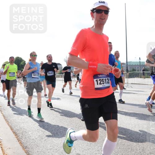 29.06.2025 - hella hamburg halbmarathon Lena Gebhardt http://msf.ph/oto/8333914 29.06.2025 10:00:30 Lombardsbrücke 4767, 11527, 5643, 18117, 12512, 10797, 9622, 1019, 1125, 1180, 1239, 1264, 1526, 1544, 1568, 1583, 1611, 1681, 2027, 2086, 2099, 2159, 2236, 2346, 2426, 2447, 2474, 2582, 2584, 2606, 2652, 2730, 2982, 3042, 3059, 3141, 3177, 3181, 3319, 3400, 3794, 3861, 3898, 3983, 4013, 4419, 4579, 4594, 4632, 4767, 4796, 4813, 4940, 4945, 5272, 5643, 5728, 6082, 6084, 6104, 6138, 6220, 6260, 6443, 6470, 6581, 8478, 9553, 9555, 9577, 10599 meine-sportfotos.de
