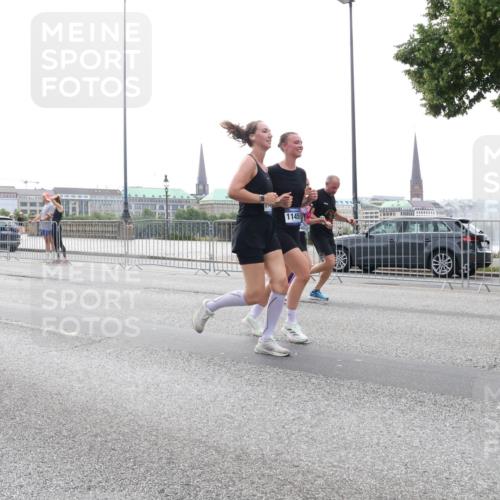 29.06.2025 - hella hamburg halbmarathon Lena Gebhardt http://msf.ph/oto/8333925 29.06.2025 10:38:01 Lombardsbrücke 1164, 11456, 1196, 1394, 1457, 1475, 1578, 1596, 1742, 1799, 1901, 1966, 1985, 2199, 2498, 2786, 2853, 3230, 3242, 3246, 3633, 3716, 3880, 4414, 4921, 5139, 5300, 5522, 5713, 5875, 6199, 6200, 6243, 6362, 6697, 6751, 6930, 7118, 7124, 7165, 7244, 7321, 7350, 7552, 7629, 7696, 7914, 8985, 9247, 9288, 9895, 10159, 10506, 10836, 11087, 11543, 12123, 12254, 12472, 12824, 16680, 17798 meine-sportfotos.de