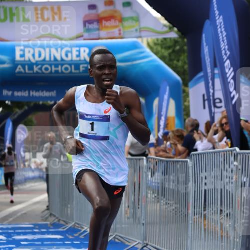 29.06.2025 - hella hamburg halbmarathon Strokosch-Dieckow http://msf.ph/oto/8333942 29.06.2025 10:01:00 Ziel 1, 5 meine-sportfotos.de