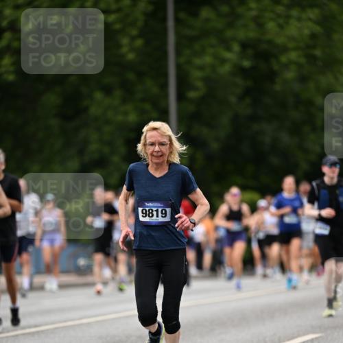 29.06.2025 - hella hamburg halbmarathon Dr. Thomas Lammeyer http://msf.ph/oto/8333970 29.06.2025 10:39:53 Kennedybrücke 2412, 2787, 2827, 3828, 4413, 4703, 4965, 5147, 6029, 6189, 6471, 6867, 8296, 8567, 8947, 9470, 9803, 9819, 10360, 10565, 10652, 11187, 11198, 11233, 11359 meine-sportfotos.de