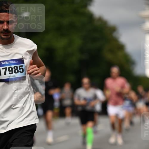 29.06.2025 - hella hamburg halbmarathon Dr. Thomas Lammeyer http://msf.ph/oto/8334027 29.06.2025 10:17:49 Kennedybrücke 1194, 1747, 1939, 2721, 2891, 2904, 4001, 4032, 4795, 4962, 5631, 5719, 6089, 6207, 7462, 7913, 8673, 9141, 9612, 9631, 9886, 10442, 10443 meine-sportfotos.de