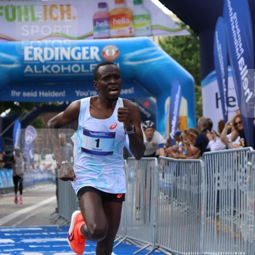 29.06.2025 - hella hamburg halbmarathon Strokosch-Dieckow http://msf.ph/oto/8334037 29.06.2025 10:01:00 Ziel 1, 5 meine-sportfotos.de