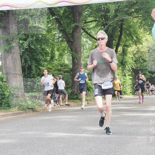29.06.2025 - hella hamburg halbmarathon KatJ http://msf.ph/oto/8334119 29.06.2025 10:17:39 Zwischen KM18-KM19 2604 meine-sportfotos.de
