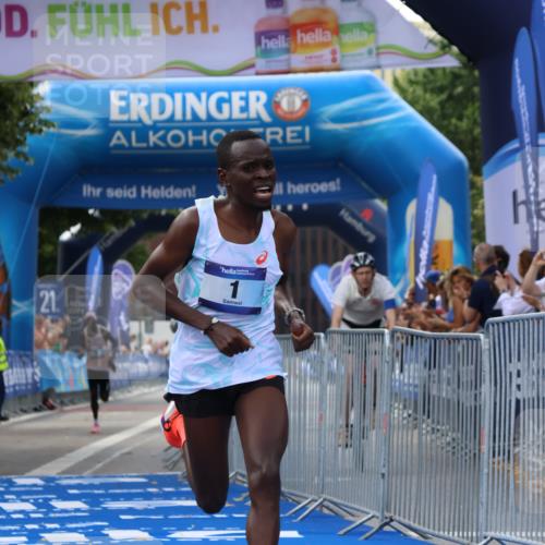 29.06.2025 - hella hamburg halbmarathon Strokosch-Dieckow http://msf.ph/oto/8334143 29.06.2025 10:01:00 Ziel 1, 5 meine-sportfotos.de