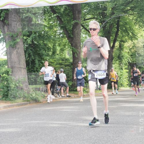 29.06.2025 - hella hamburg halbmarathon KatJ http://msf.ph/oto/8334152 29.06.2025 10:17:39 Zwischen KM18-KM19 2604 meine-sportfotos.de