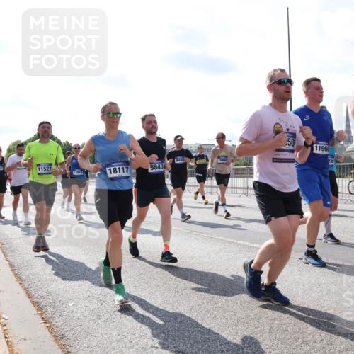 29.06.2025 - hella hamburg halbmarathon Lena Gebhardt http://msf.ph/oto/8334154 29.06.2025 10:00:31 Lombardsbrücke 9485, 10665, 4767, 11527, 12879, 18117, 5643, 50, 11960, 26, 1019, 1180, 1239, 1264, 1526, 1544, 1568, 1583, 1611, 1681, 2027, 2086, 2099, 2159, 2236, 2346, 2426, 2447, 2474, 2582, 2584, 2606, 2652, 2730, 2982, 3042, 3059, 3141, 3177, 3181, 3319, 3400, 3794, 3861, 3898, 3983, 4419, 4579, 4594, 4632, 4767, 4796, 4813, 4940, 4945, 5272, 5643, 5728, 6082, 6084, 6104, 6138, 6220, 6260, 6443, 6470, 6581, 8478, 8632, 9553, 9555, 9577, 10074, 10599 meine-sportfotos.de