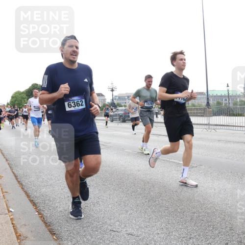 29.06.2025 - hella hamburg halbmarathon Lena Gebhardt http://msf.ph/oto/8334170 29.06.2025 10:38:02 Lombardsbrücke 10025, 735, 6362, 1578, 1196, 1394, 1457, 1475, 1578, 1596, 1742, 1799, 1901, 1966, 1985, 2199, 2498, 2786, 2853, 3230, 3242, 3246, 3338, 3716, 3880, 4414, 4921, 5139, 5300, 5522, 5713, 5875, 6199, 6200, 6243, 6362, 6697, 6751, 6930, 7118, 7124, 7165, 7244, 7321, 7350, 7552, 7629, 7696, 7868, 7914, 8985, 9247, 9288, 9895, 10159, 10506, 10836, 11087, 11543, 12123, 12254, 12472, 12824, 16680, 17798 meine-sportfotos.de