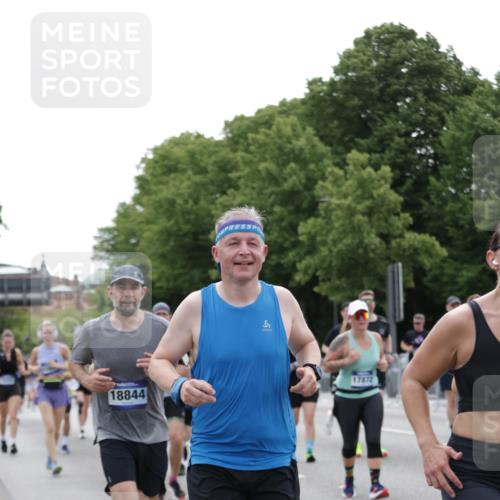 29.06.2025 - hella hamburg halbmarathon Jannik Wohlers http://msf.ph/oto/8334204 29.06.2025 10:40:42 Lombardsbrücke 1317, 1731, 2805, 4234, 4412, 4638, 4774, 5086, 5225, 5549, 6088, 6474, 6842, 7661, 7821, 7829, 8385, 8751, 8769, 8878, 9009, 9962, 10269, 10407, 10644, 10835, 11759, 11851, 13168, 13778, 13848, 14253, 14553, 14776, 15076, 15953, 16297, 16454, 16802, 16981, 17233, 17234, 17872, 17879, 18142, 18494, 18580, 18844 meine-sportfotos.de