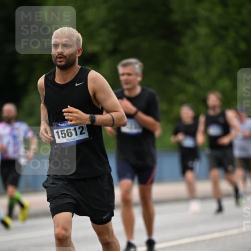 29.06.2025 - hella hamburg halbmarathon Dr. Thomas Lammeyer http://msf.ph/oto/8334249 29.06.2025 10:39:57 Kennedybrücke 1336, 2412, 2787, 2827, 3828, 4413, 4965, 5147, 6029, 6189, 6471, 6867, 7275, 8567, 8947, 9470, 9819, 10047, 10360, 10565, 10652, 11187, 11198, 11233, 11359 meine-sportfotos.de