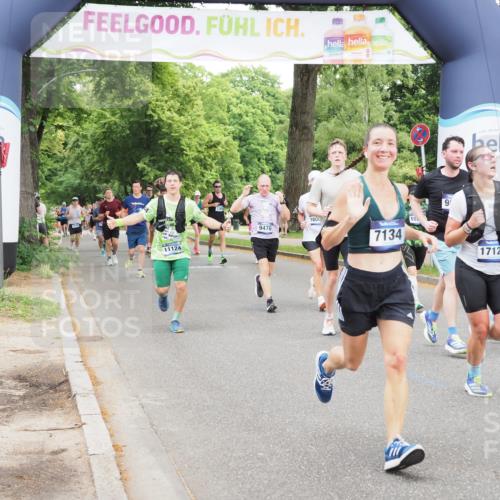 29.06.2025 - hella hamburg halbmarathon MichiJ http://msf.ph/oto/8334264 29.06.2025 10:38:42 Zwischen KM18-KM19 5399, 5820, 7134, 8205, 9057, 9093, 9476, 9739, 9793, 10215, 10603, 10891, 11124, 11791, 12367, 13707, 17129, 18006 meine-sportfotos.de