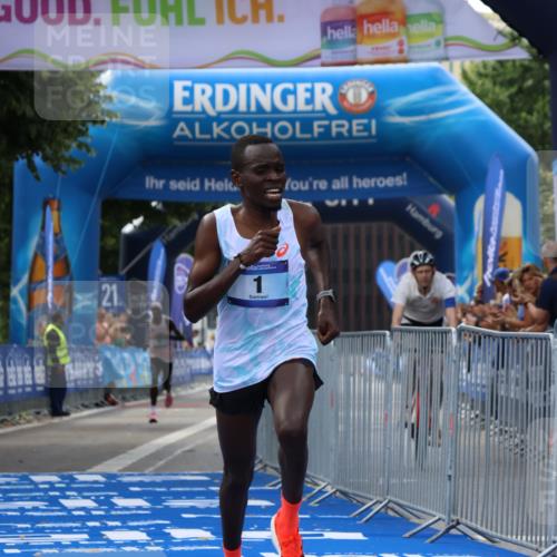 29.06.2025 - hella hamburg halbmarathon Strokosch-Dieckow http://msf.ph/oto/8334276 29.06.2025 10:01:00 Ziel 1, 5 meine-sportfotos.de