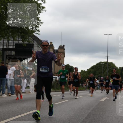 29.06.2025 - hella hamburg halbmarathon Yannick Fuchs http://msf.ph/oto/8334293 29.06.2025 10:51:51 20KM 1595, 1611, 2025, 2488, 2606, 2759, 2806, 2840, 2883, 2907, 3093, 3141, 3859, 4319, 4426, 4467, 4502, 4579, 4632, 4833, 5341, 5926, 6104, 6281, 6302, 6531, 6595, 7138, 7189, 8322, 8585, 9316, 9485, 10599, 10788, 11645, 13465, 13816, 14266, 14571, 15217, 15229, 16517, 16531, 17405, 17415, 17455, 17543, 18068, 18180, 18492, 18501, 18587, 18762, 18891 meine-sportfotos.de
